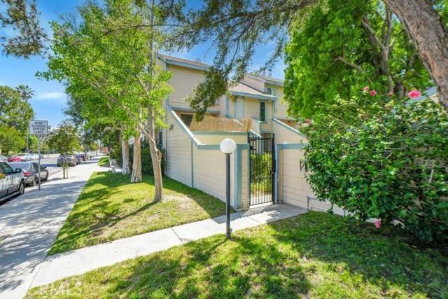 Chatsworth, CA 91311,9917 Independence Avenue #C