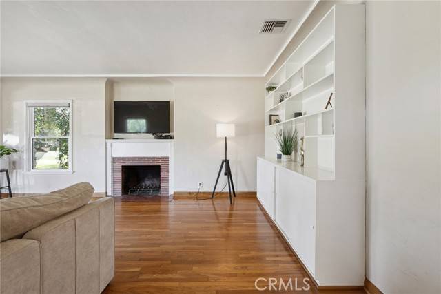 Van Nuys, CA 91406,6534 Peach Avenue