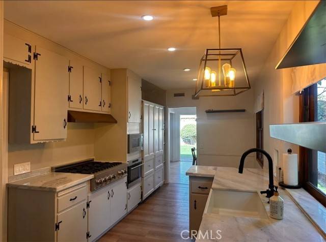 Burbank, CA 91505,3021 W Clark Avenue