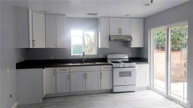 Panorama City, CA 91402,8914 Moonbeam