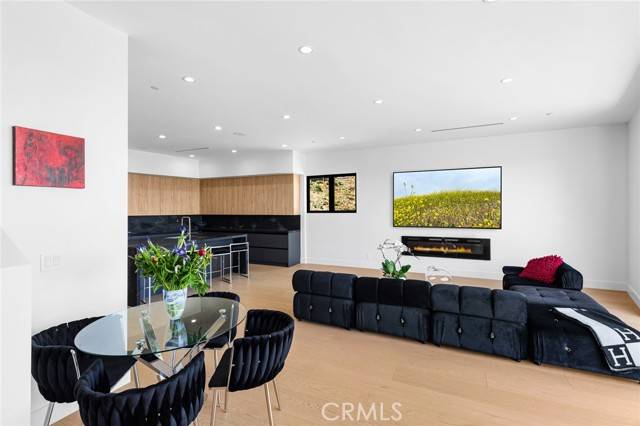 Woodland Hills, CA 91364,5134 Medina Road