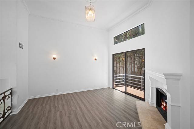 Los Angeles, CA 90049,11954 Mayfield Avenue #3