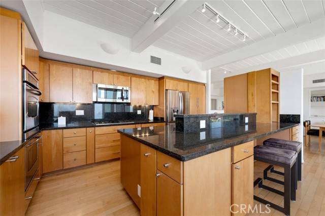 Pacific Palisades, CA 90272,1032 Enchanted Way