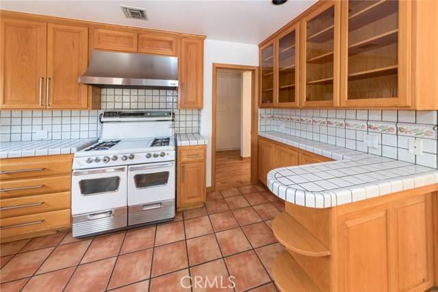 Northridge, CA 91325,8924 Chimineas Avenue