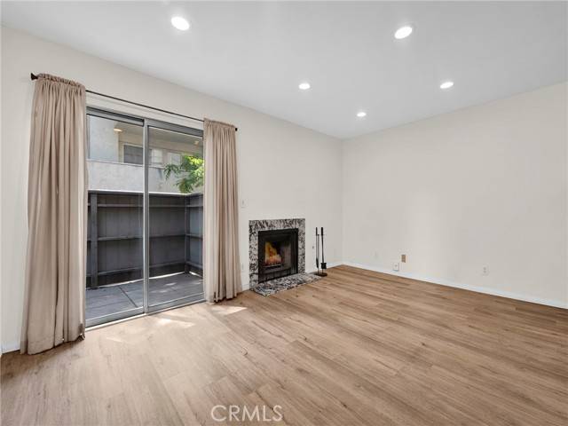 Winnetka, CA 91306,20155 Keswick Street #117