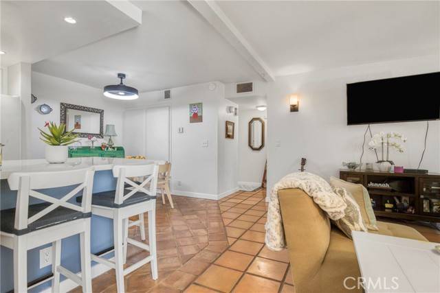 Van Nuys, CA 91405,15155 Sherman Way #14
