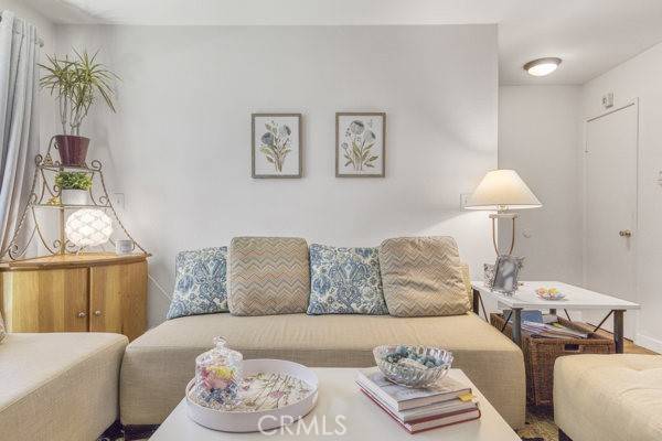 Van Nuys, CA 91405,15155 Sherman Way #14