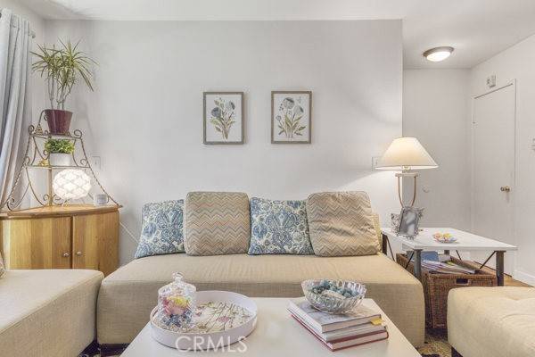Van Nuys, CA 91405,15155 Sherman Way #14