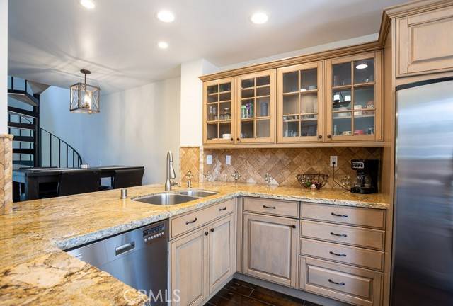 Valencia, CA 91355,23930 Arroyo Park Drive #111