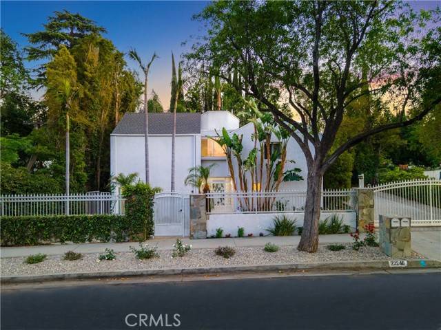 Woodland Hills, CA 91367,23246 Canzonet Street