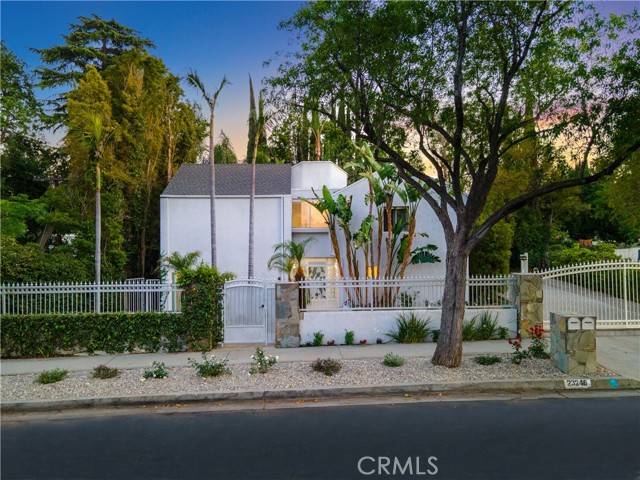 Woodland Hills, CA 91367,23246 Canzonet Street