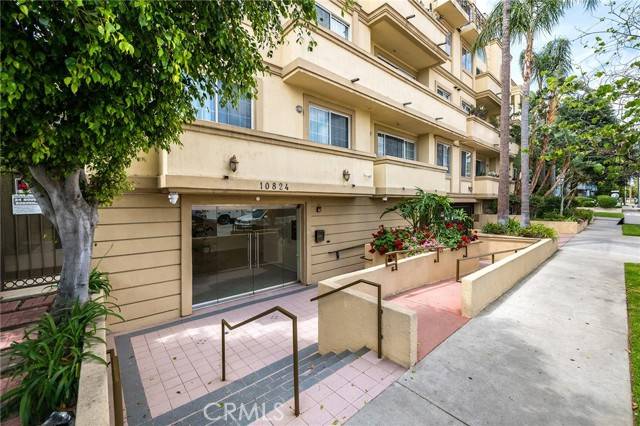 Toluca Lake, CA 91602,10824 Bloomfield Street #306