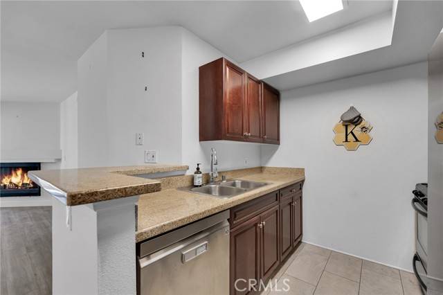 Woodland Hills, CA 91367,5545 Canoga Avenue #121
