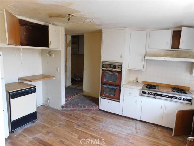 Northridge, CA 91325,8553 Chimineas Avenue