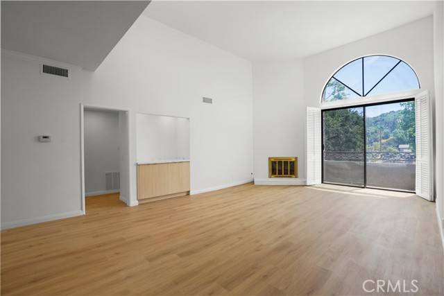 Sherman Oaks, CA 91403,14844 Dickens Street #306