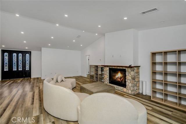 Woodland Hills, CA 91367,22845 Dolorosa Street
