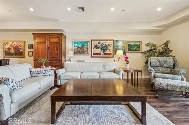 Toluca Lake, CA 91602,11218 Camarillo Street #305