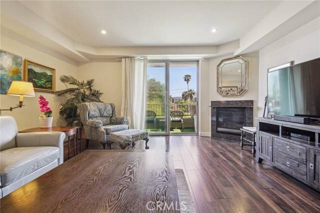 Toluca Lake, CA 91602,11218 Camarillo Street #305