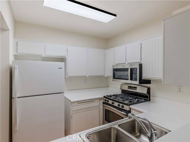 Valencia, CA 91355,23947 Del Monte Drive #5