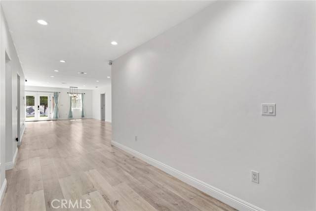 Sherman Oaks, CA 91423,5040 Varna Avenue