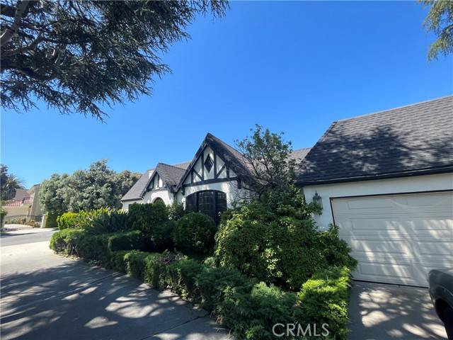 Beverly Hills, CA 90210,624 N Roxbury Drive