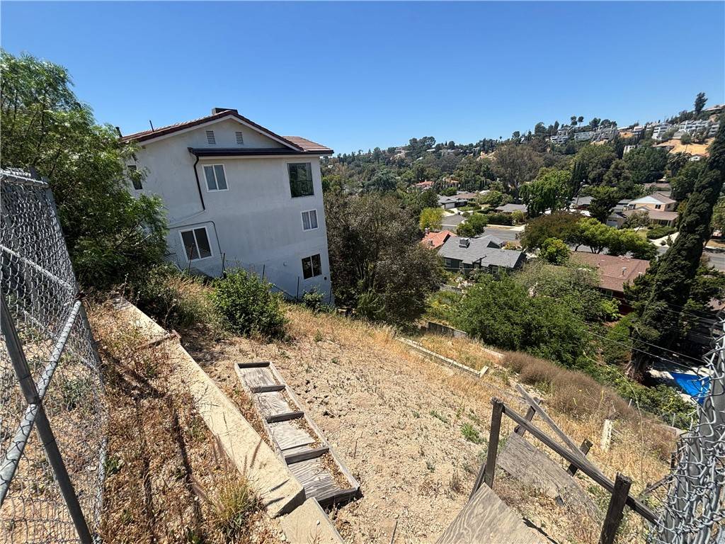 Woodland Hills, CA 91364,21115 LOPEZ
