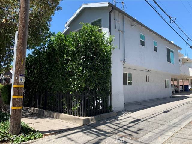 Los Angeles, CA 90025,11565 Iowa Avenue