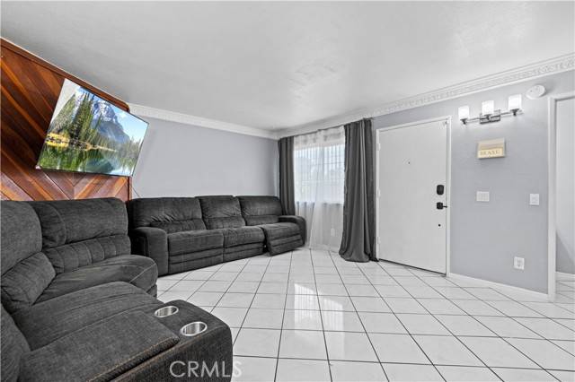 Panorama City, CA 91402,9158 Van Nuys Boulevard #8
