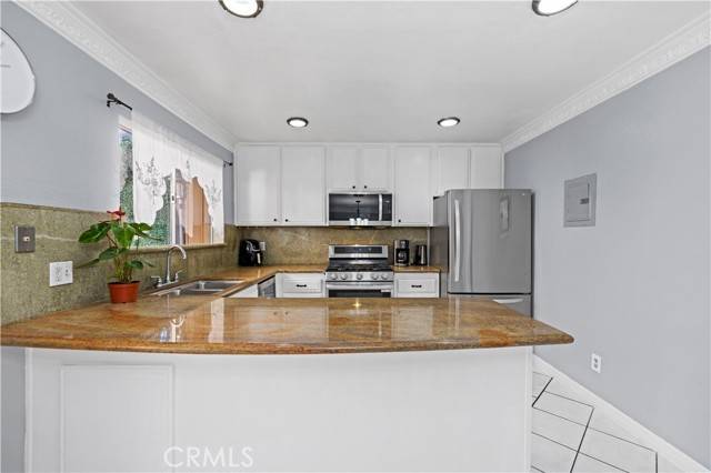 Panorama City, CA 91402,9158 Van Nuys Boulevard #8