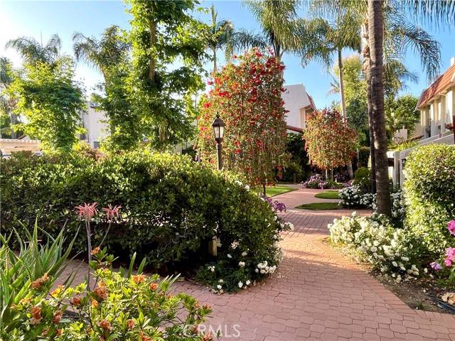 Woodland Hills, CA 91367,22271 Erwin Street