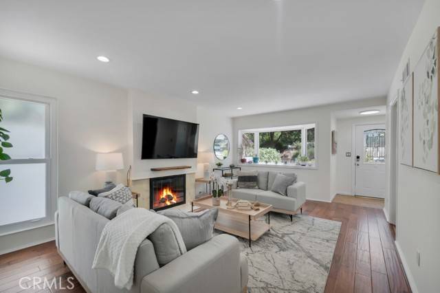 Woodland Hills, CA 91364,21407 Rios Street