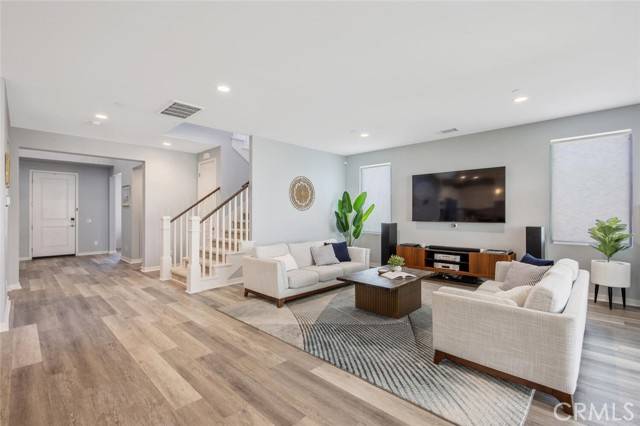 Saugus, CA 91350,18171 Hedgerow Way