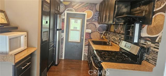 Canoga Park, CA 91304,8811 Canoga #120