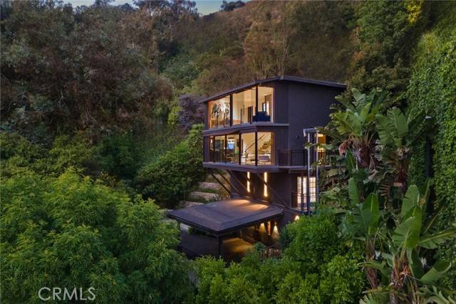 Los Angeles, CA 90069,1782 Viewmont Drive