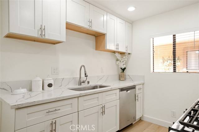 Van Nuys, CA 91405,14803 Vanowen Street #9
