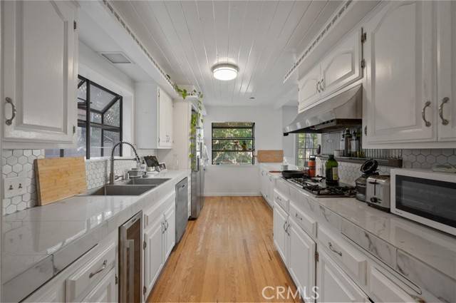 Woodland Hills, CA 91364,20955 De Mina Street