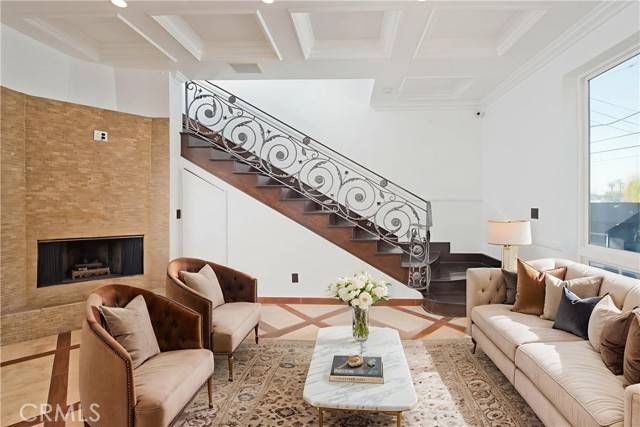 Los Angeles, CA 90069,8655 Hillside Avenue