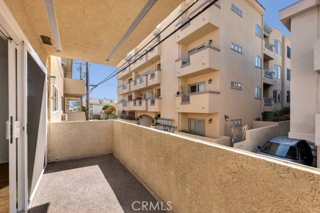 Los Angeles, CA 90049,1020 Granville Avenue #205