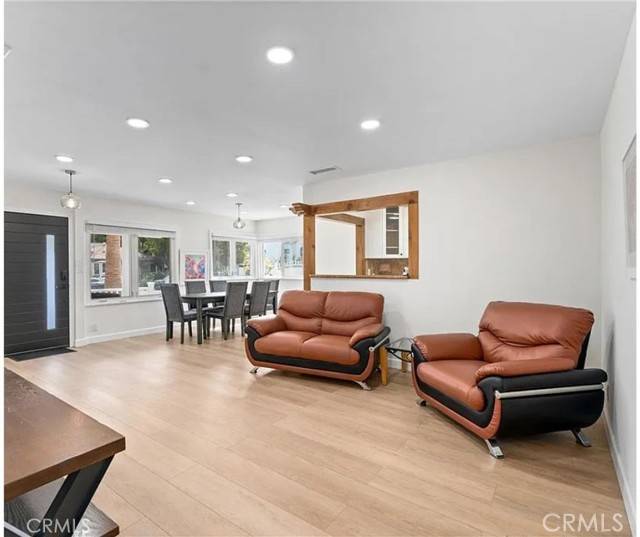 Sherman Oaks, CA 91403,5123 Noble Avenue
