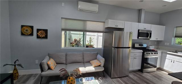 Woodland Hills, CA 91364,20284 Lorenzana Drive