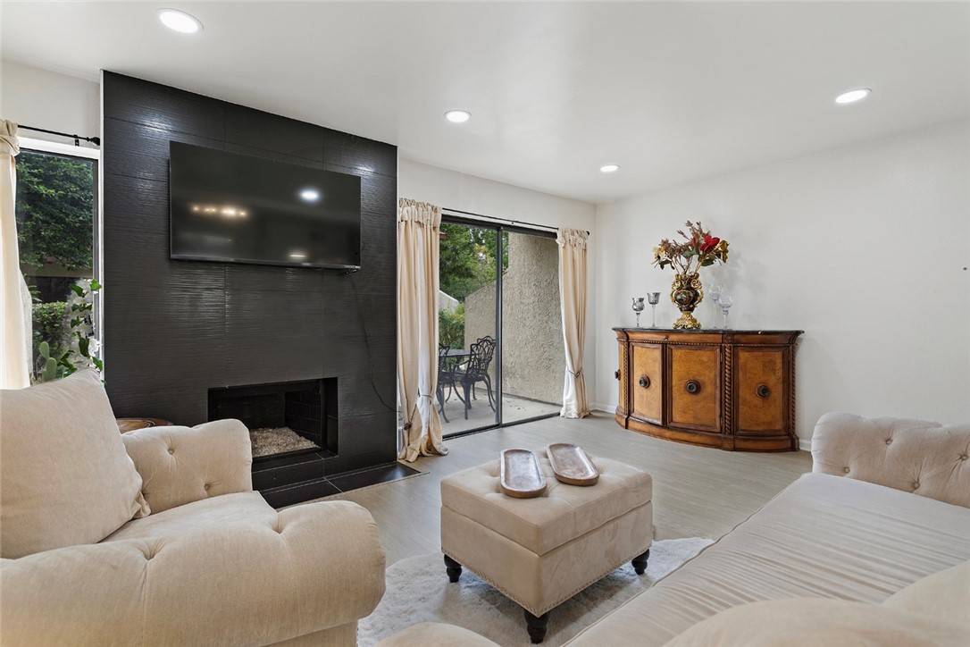 Woodland Hills, CA 91367,5720 Owensmouth Ave #152