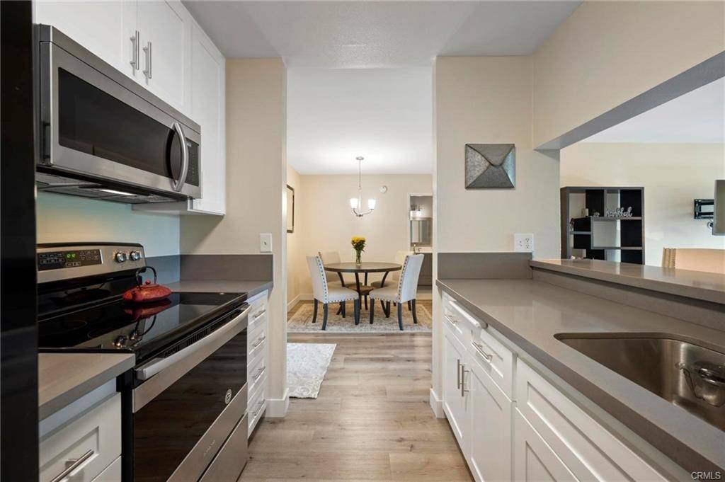 Encino, CA 91316,5460 White Oak Avenue #E118