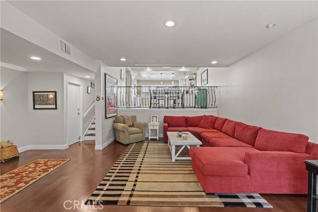 Woodland Hills, CA 91367,22255 Erwin Street