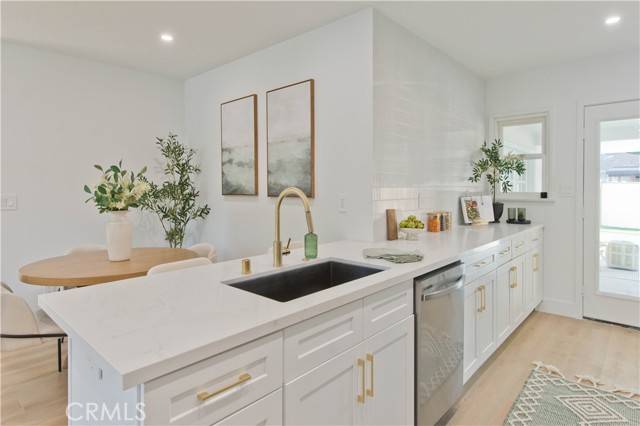 Lake Balboa, CA 91406,17007 Bassett Street