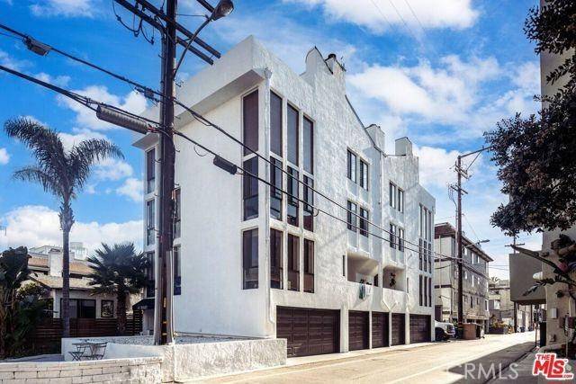 Marina Del Rey, CA 90292,14 Mast Street #1