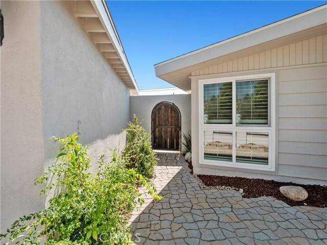 Saugus, CA 91350,27545 Santa Clarita Road