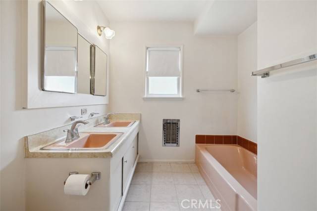 Sun Valley, CA 91352,13126 Roscoe Boulevard