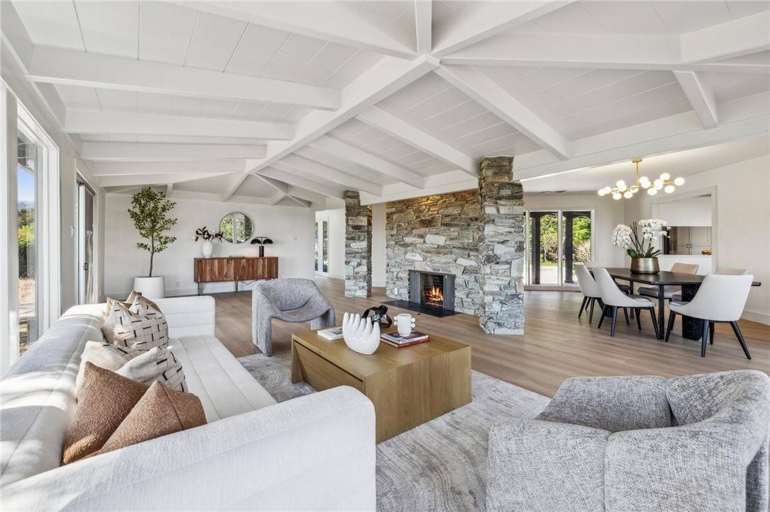 Los Altos Hills, CA 94022,25870 Westwind Way