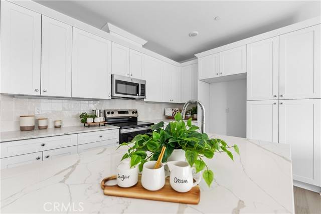 North Hills, CA 91343,9423 N Sepulveda Blvd. #4
