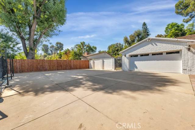 Woodland Hills, CA 91364,5317 Lubao Avenue